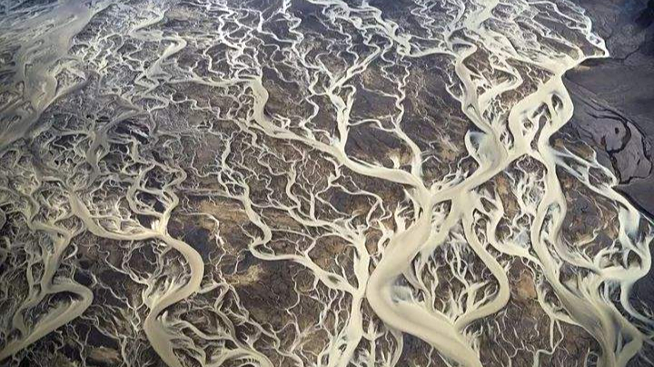 游荡型辫状河道