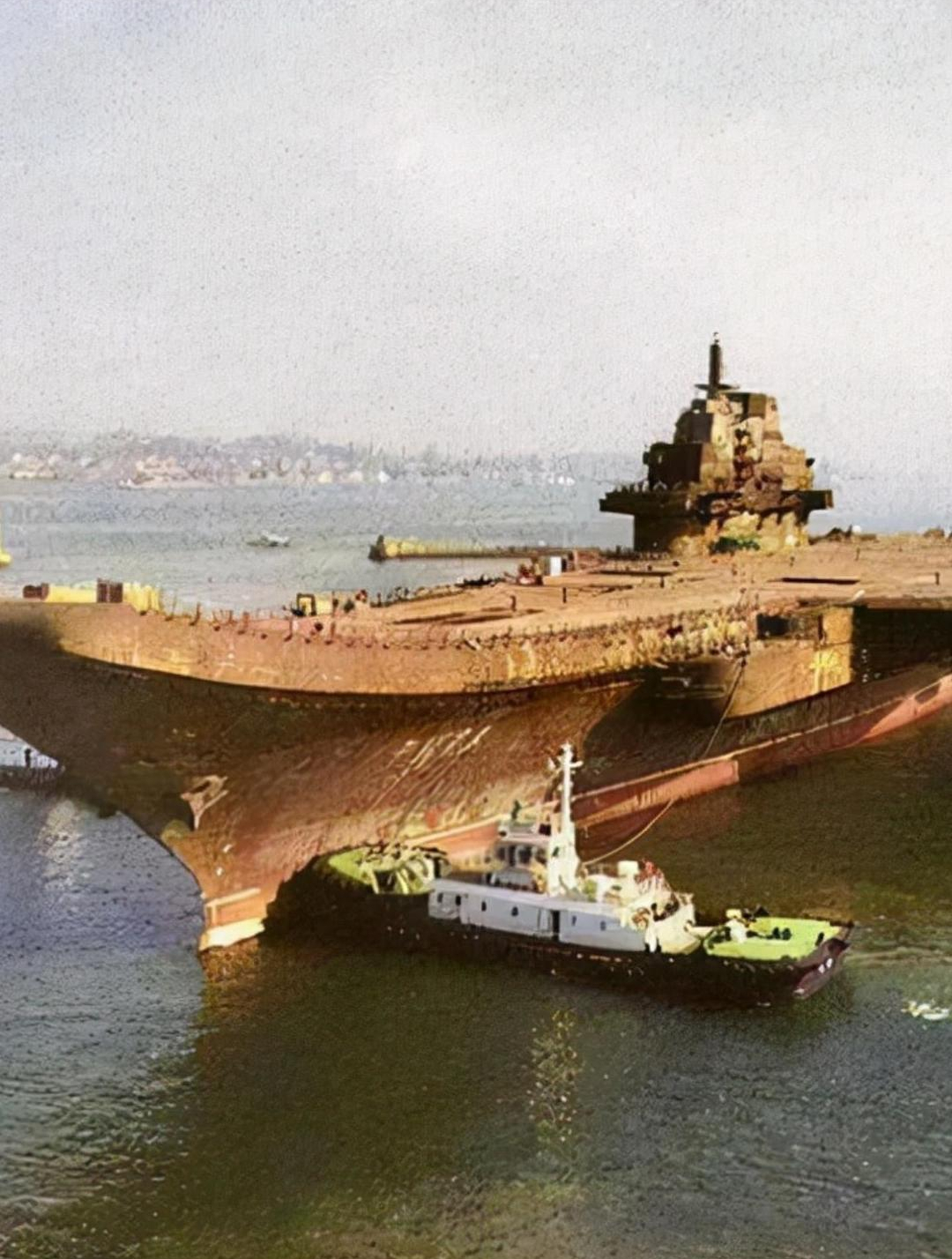 1999年瓦良格号归国影像:途径土耳其海域时,被敲诈10亿美元!3-度小视