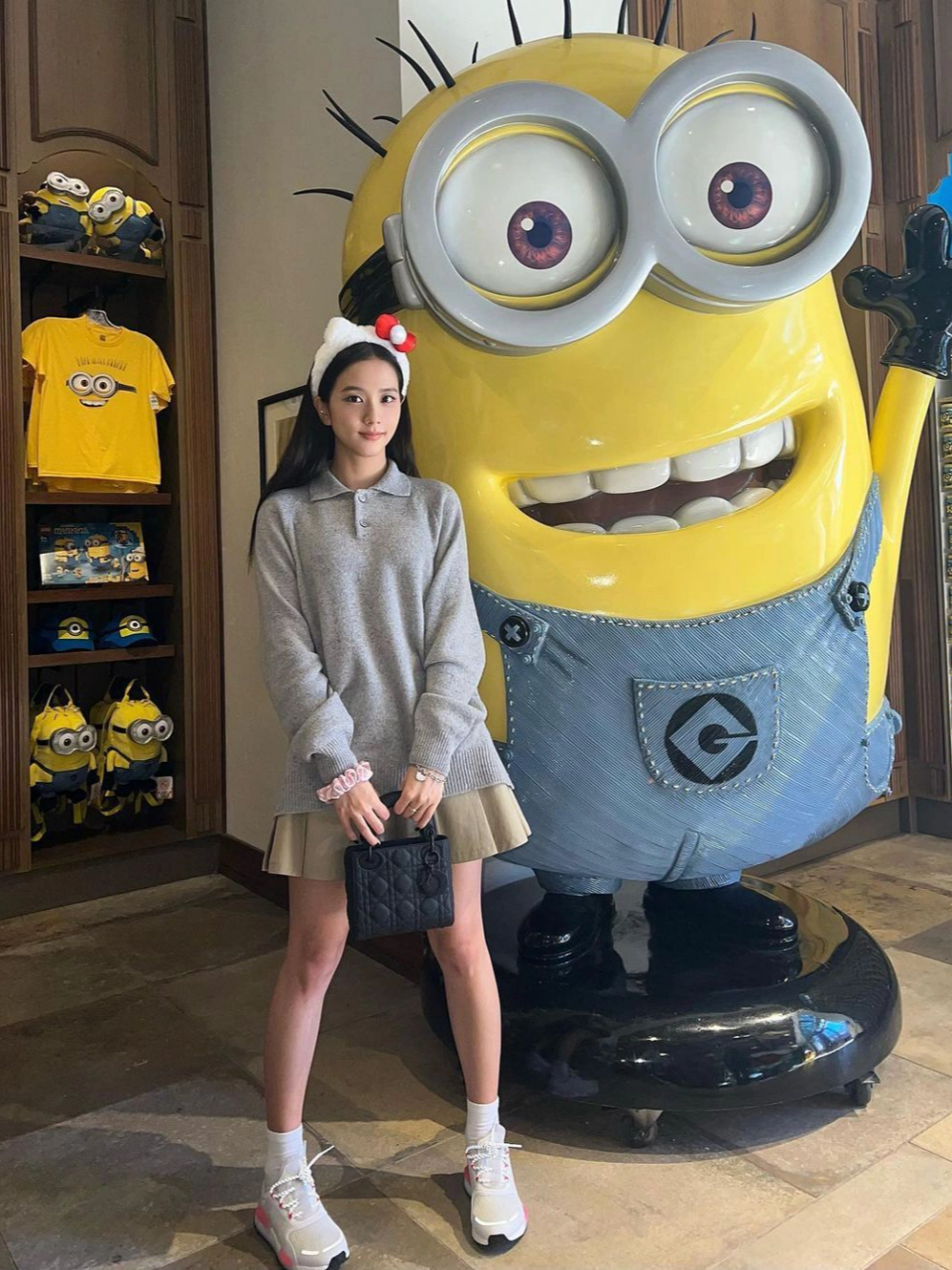 jisoo智秀戴hellokitty好可爱 锻炼之后,腿型好看极了!