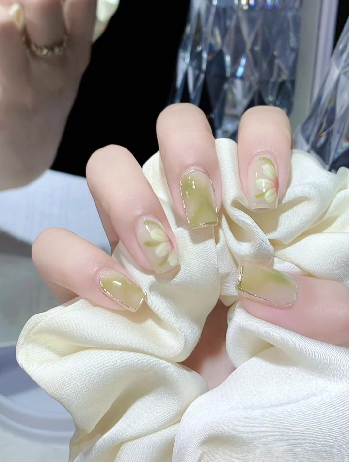 温柔显白冰透绿山茶花美甲教程-度小视