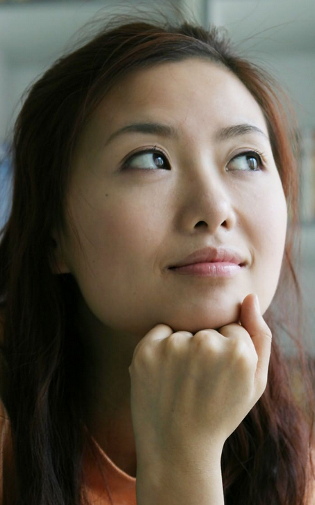 湖南主播蒋宏杰:能演戏会主持,嫁魏哲浩为爱回归家庭,过得如何