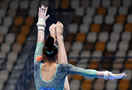 回顾吴冰她爆红时退役卷走国内44亿逃亡美国如今怎样了