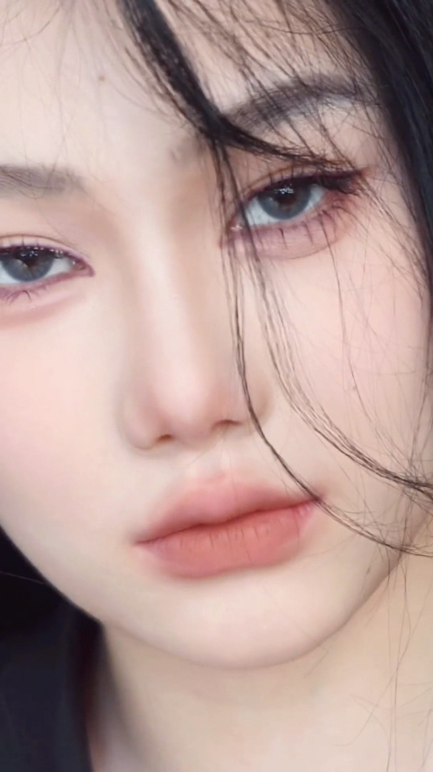 浓烈的妆容看多了都不喜欢不如试试这种低饱和清冷厌世妆