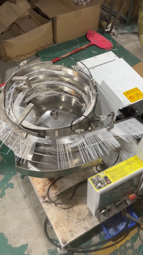 施威德自动尼龙扎带机扎铜管保温棉