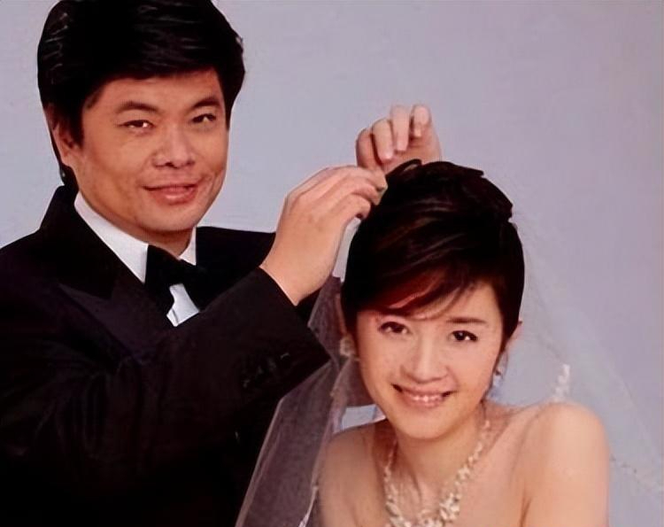 丁健确实没有给许戈辉写空头支票,回到家中的丁健直接到肖桦说:"我们