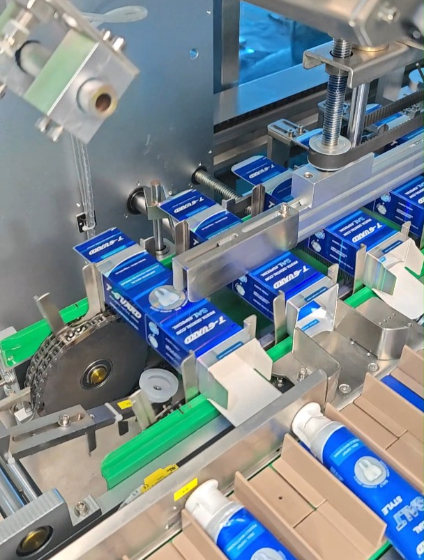 牙膏装盒机占地小,实用性大,一机多用,可兼容多种尺寸