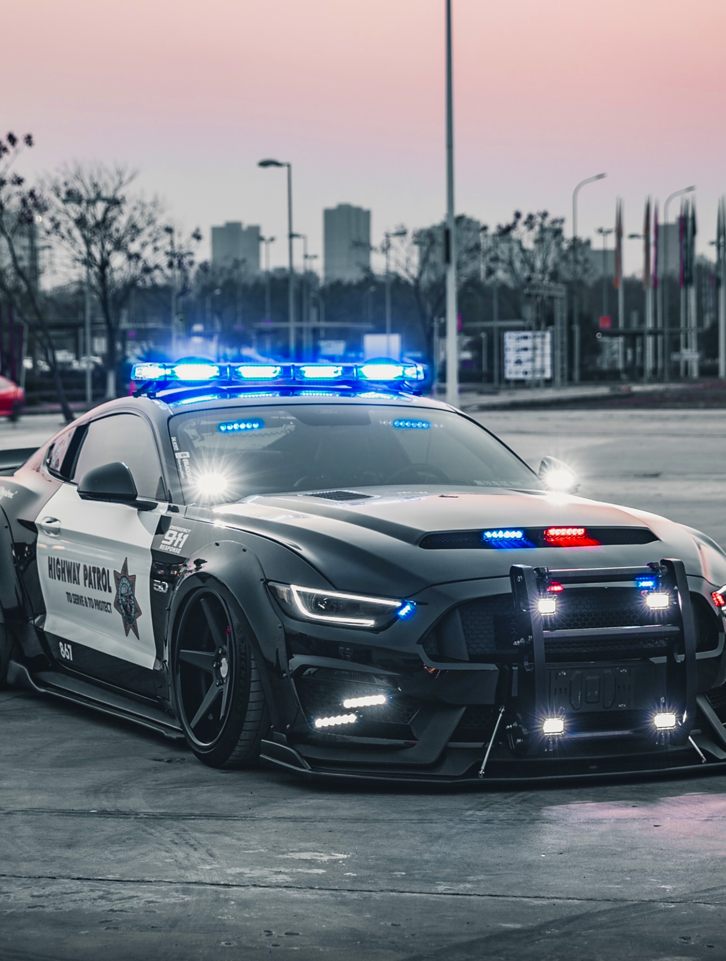 13辆美国警车追捕嫌疑车辆,场面十分精彩堪比好莱坞大片 1-度小视