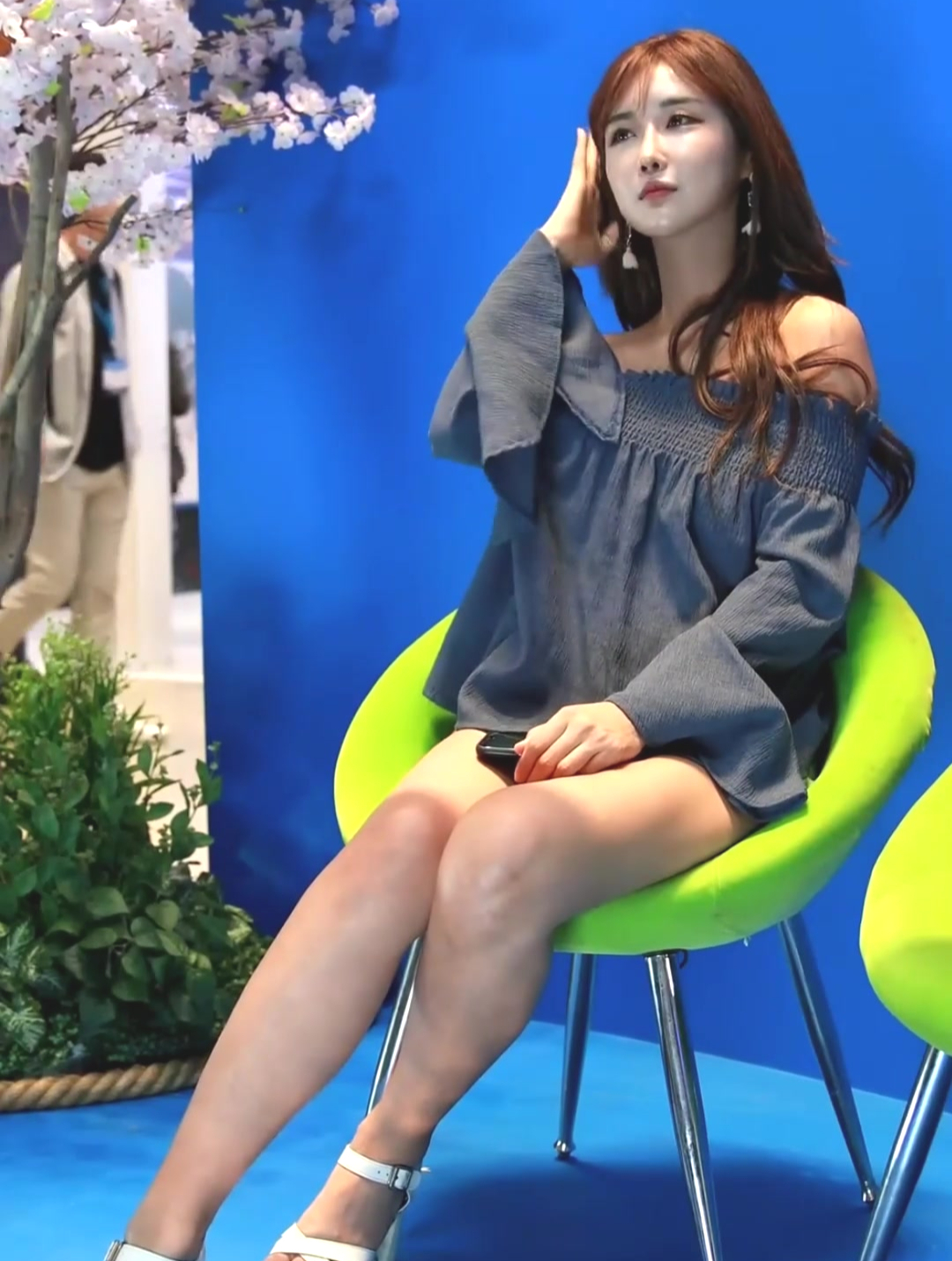 东方美人柳多妍精彩视频第111弹精致容颜修长美腿魅力四射