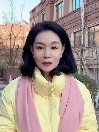 主持人田园口碑翻车!歪曲事实引导舆论,逼迫善良小伙道歉惹众怒