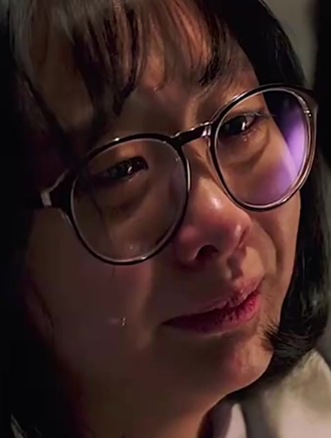 女孩被丝袜堵上嘴巴,度过了无尽痛苦的一晚