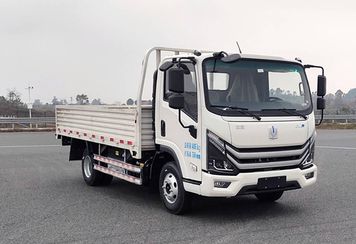 今天给大家介绍一下这款吉利首款混动版轻卡