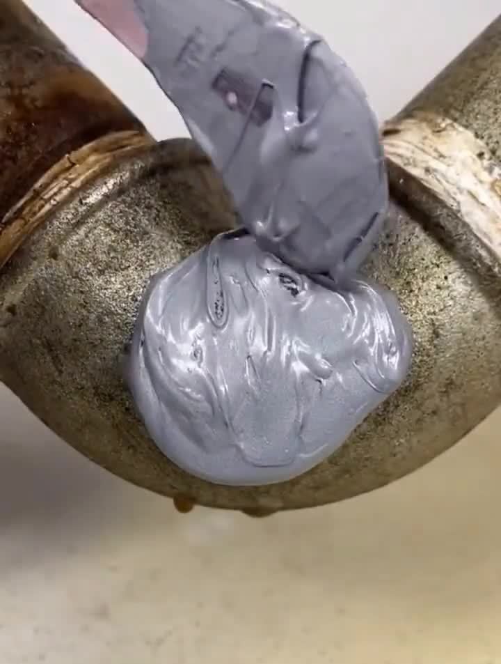 铸工胶又称电焊胶,可以粘金属,粘塑料,管道漏水都可以-度小视