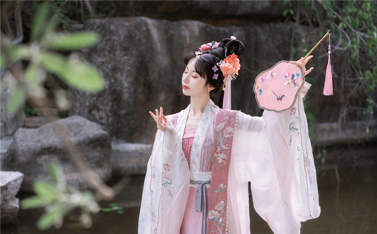 宋制汉服可以有多美?既少女又贵气,穿上就是粉嫩娇俏的大宋公主