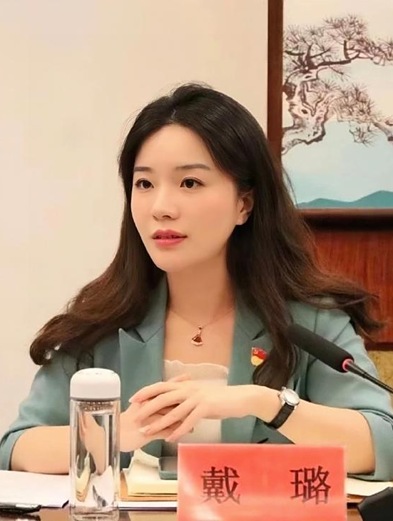 戴璐副局长太美了!突然明白周幽王烽火戏诸侯,只为红颜一笑!-度小视