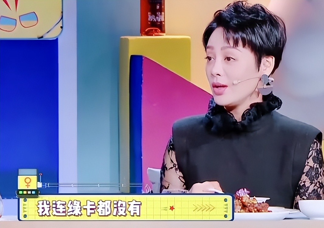 "我连美国绿卡都没有"宁静的国籍受到人太多质疑,最终无奈地在镜头前