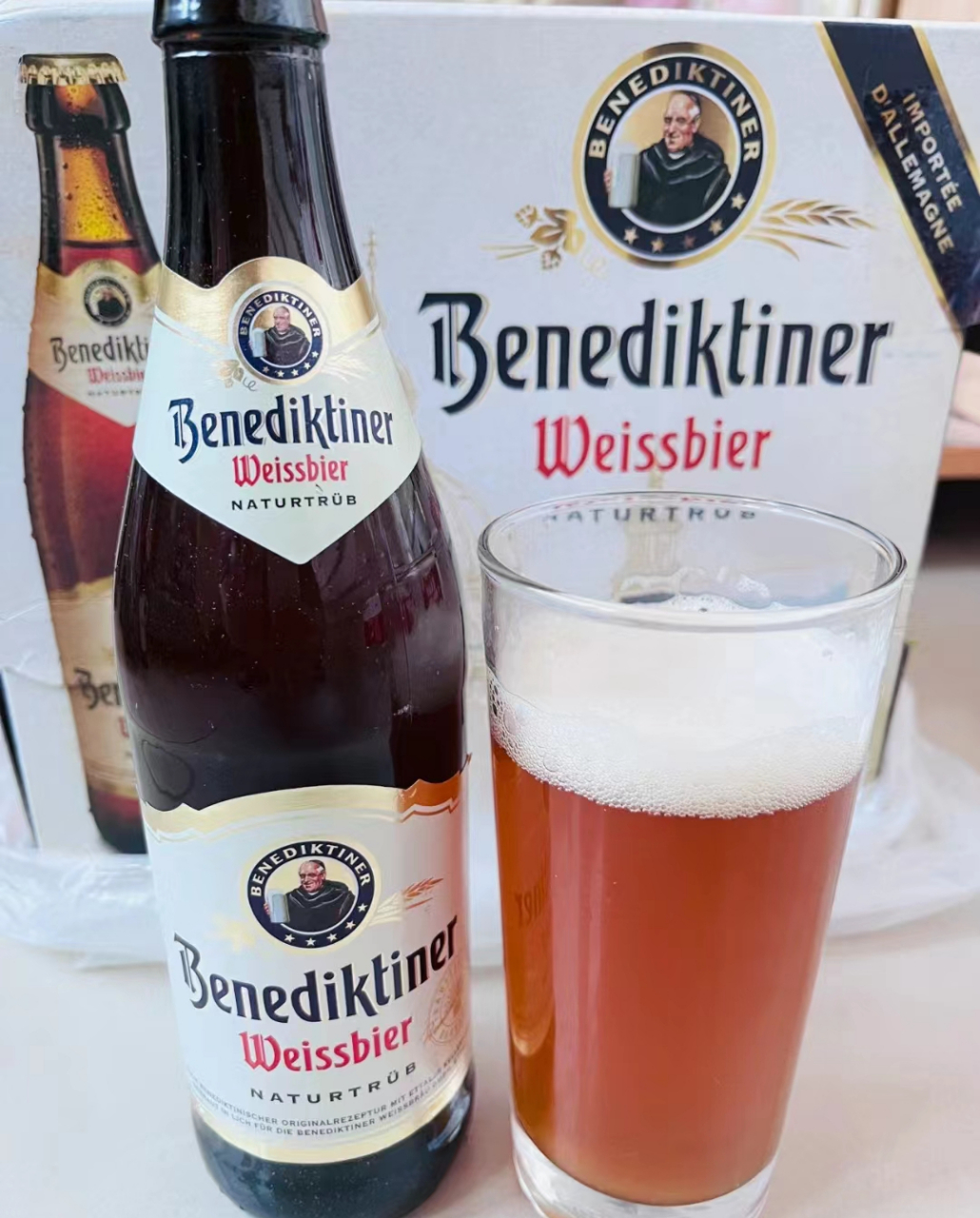 德国啤酒有明确的啤酒法,没有乱七八糟的添加剂,就使用酵母,水,啤酒花