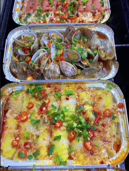 特色锡纸烧,可以做多种菜品,选用蜜汁高汤制作-度小视