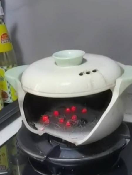 煮药结果陶锅炸了网友筑基丹已成还不服下