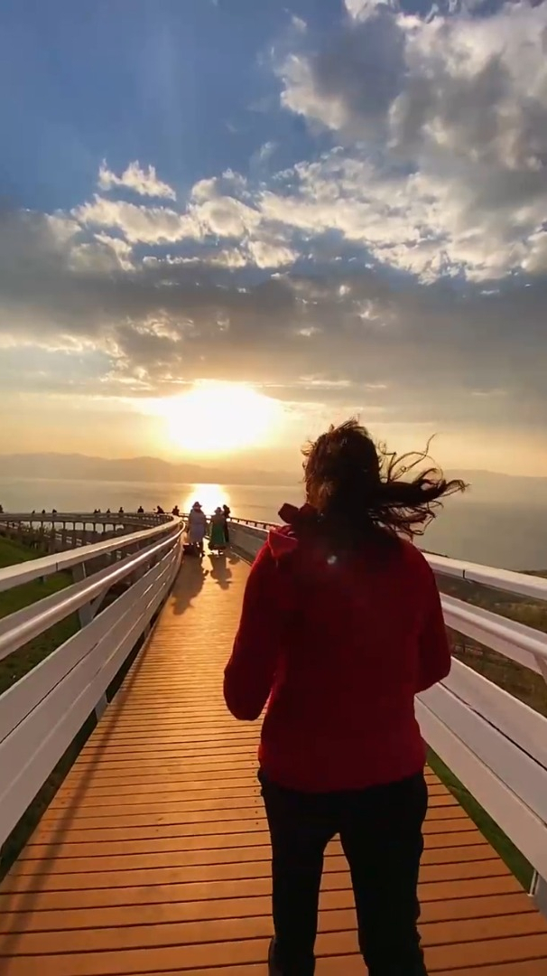 航拍风景欣赏:澄江新晋网红时光栈道-度小视