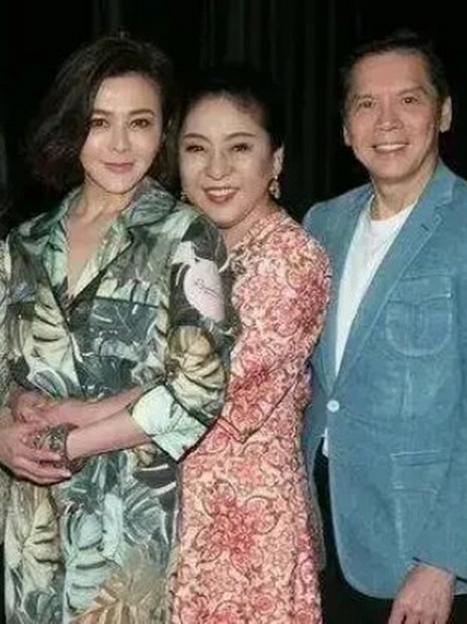 陈岚曾帮助向华强平息争议,并与他一起创立永盛电影公司.