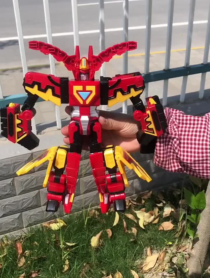 新款咖宝车神重工战队兽王泰山变形视频-度小视