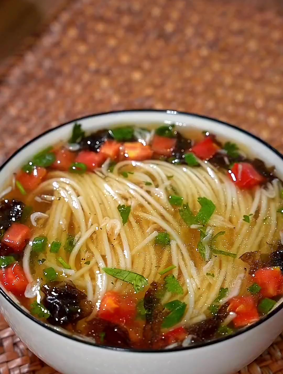 超级简单懒人汤面,早餐给孩子做一碗,几分钟就搞定了-度小视