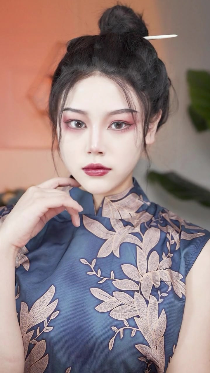 极具东方情怀的旗袍妆容怎么化