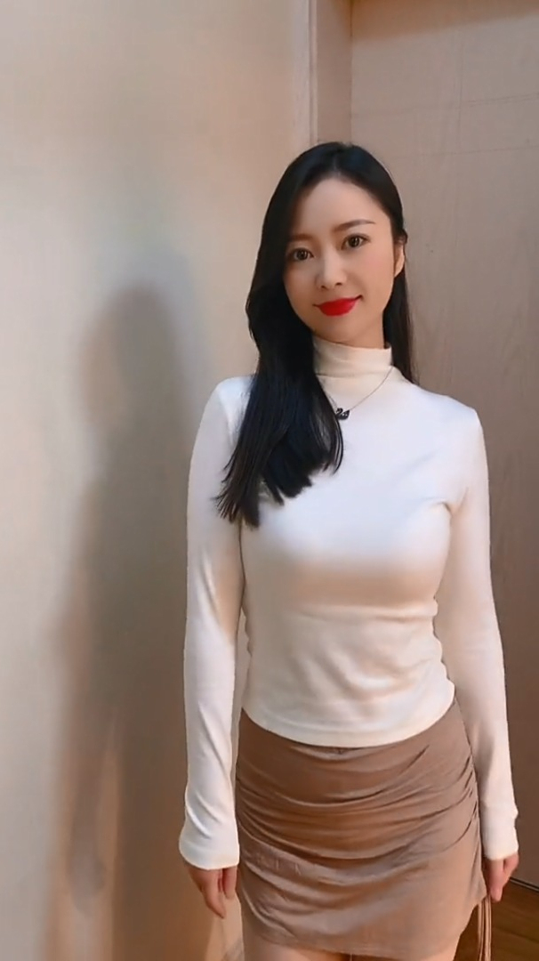 不会走路的娃娃叫宝贝,那我这样的漂亮阿姨叫什么?