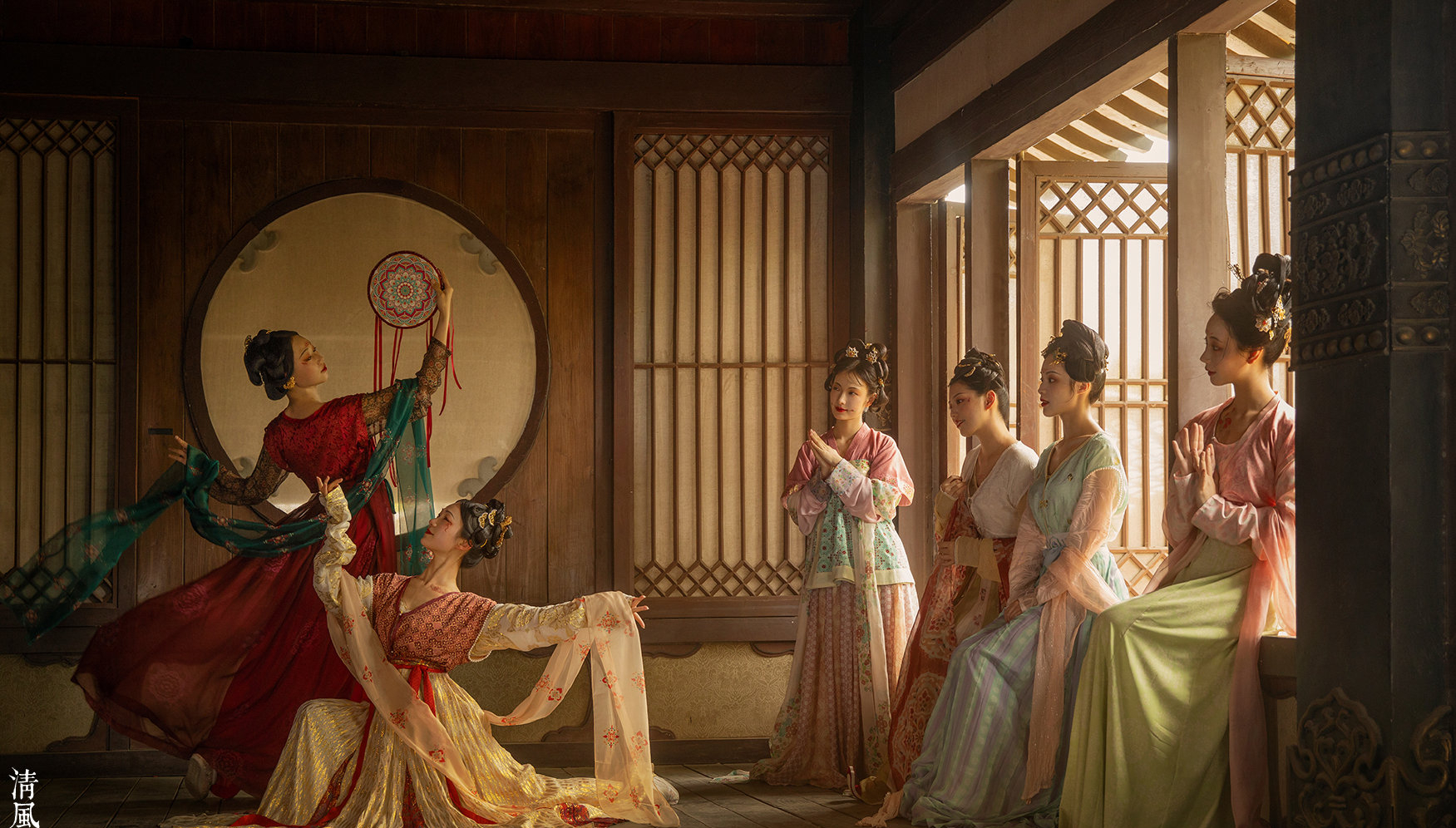 一个人拍汉服写真太无聊?快带上你的闺蜜来拍"群像"汉服!