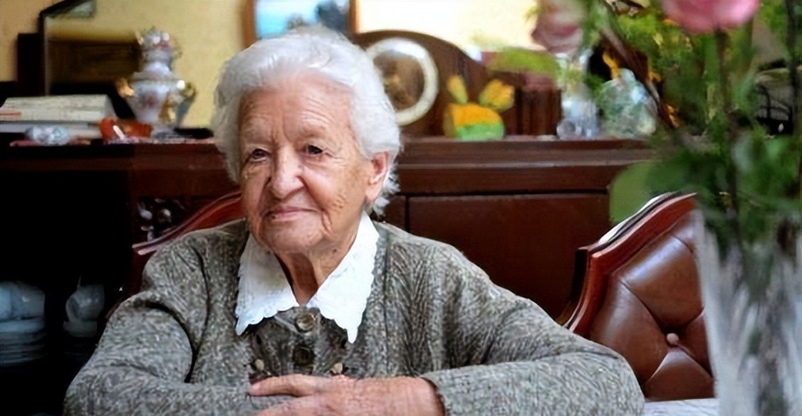 李莎出生于沙皇时期,她的父亲是一位俄罗斯贵族,出生之后也备受宠爱,5