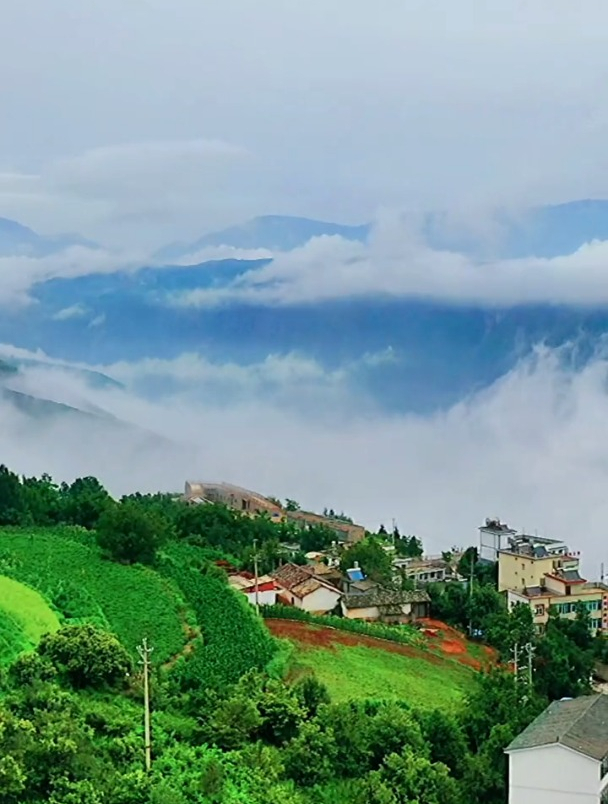 东川红土地落霞沟图片