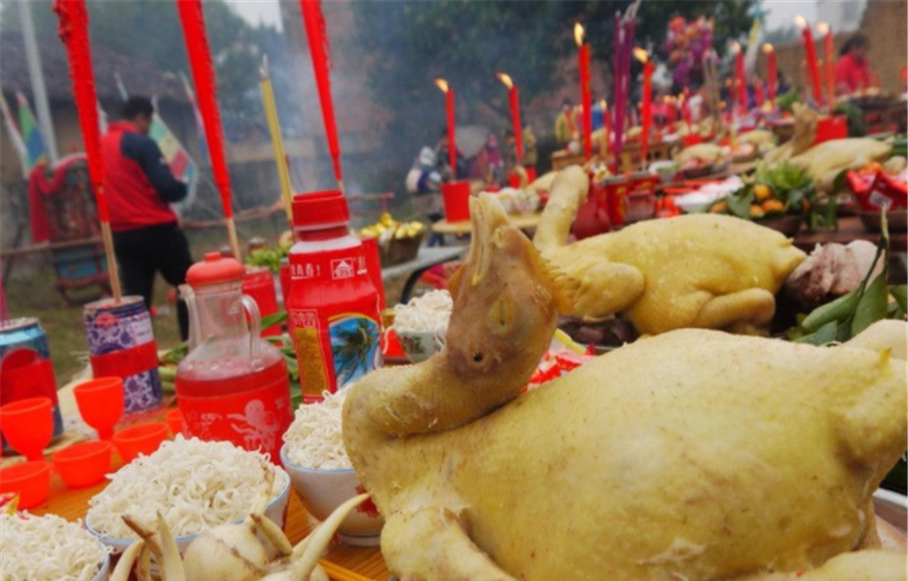 老祖宗常说"再累莫坐人肉凳,再饿莫吃坟前供",有道理吗?