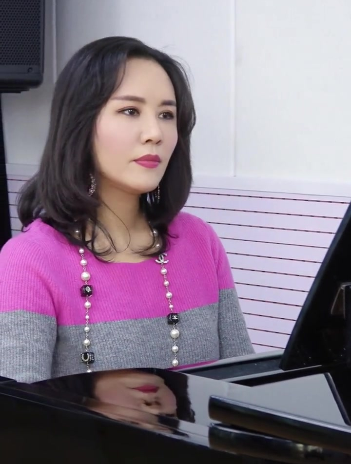 女高音歌唱家王莹钢琴弹唱《祖国慈祥的母亲》欢迎大家观看