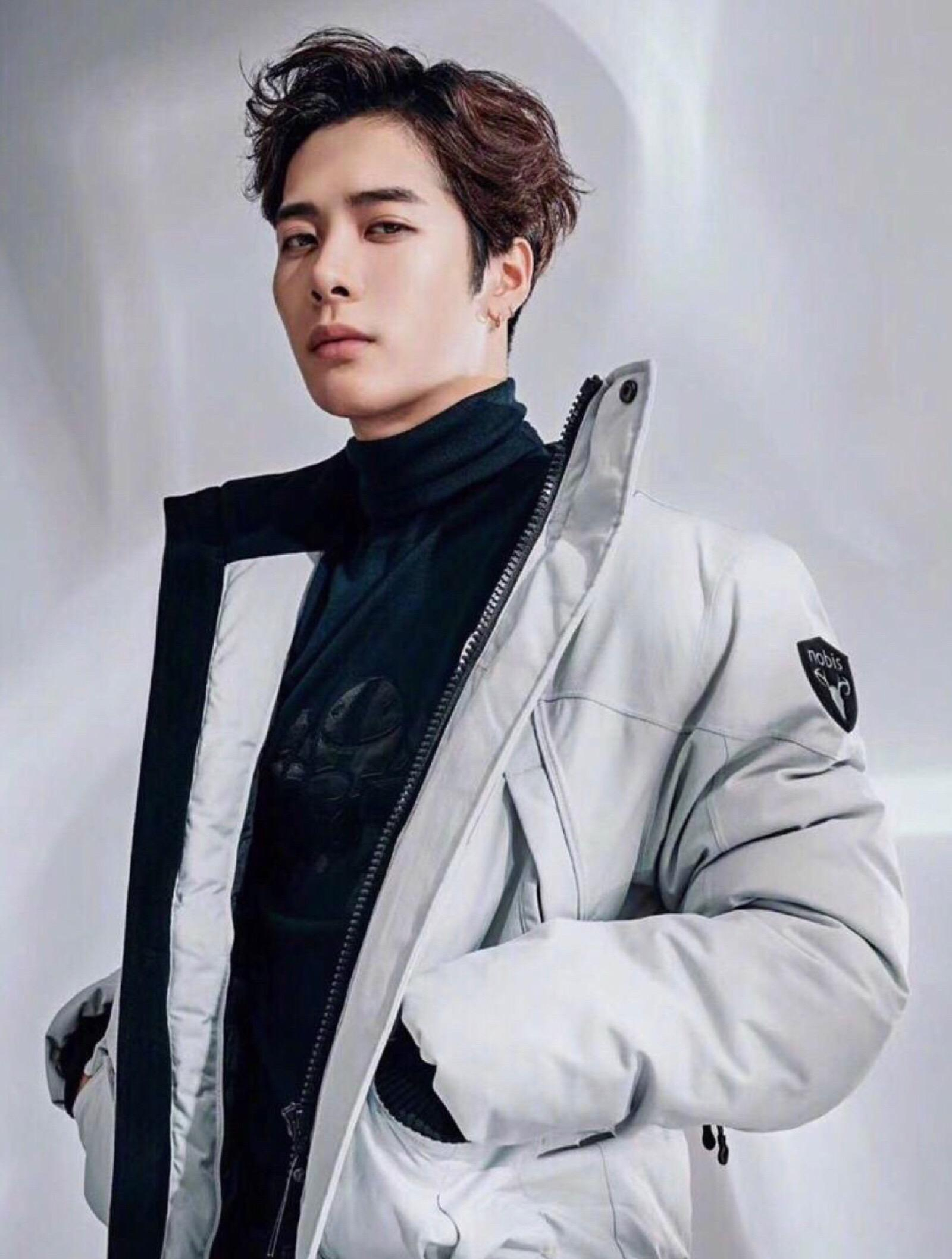 "暖心爱豆"王嘉尔,替裴珠泫解围,他的情商有多高?1-度小视