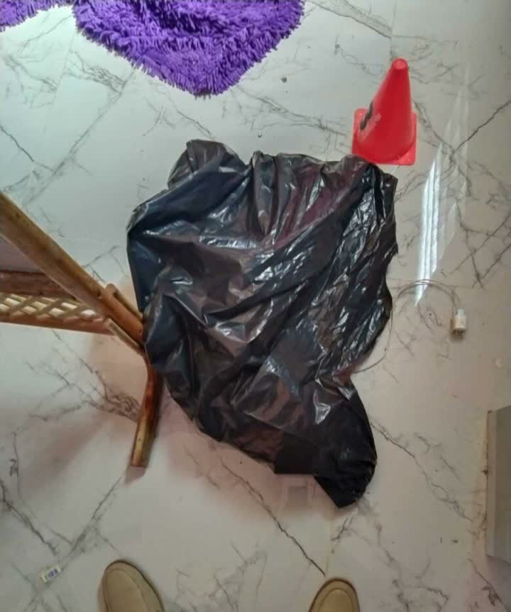 柬埔寨一名英国男子竟用塑料袋闷死自己!