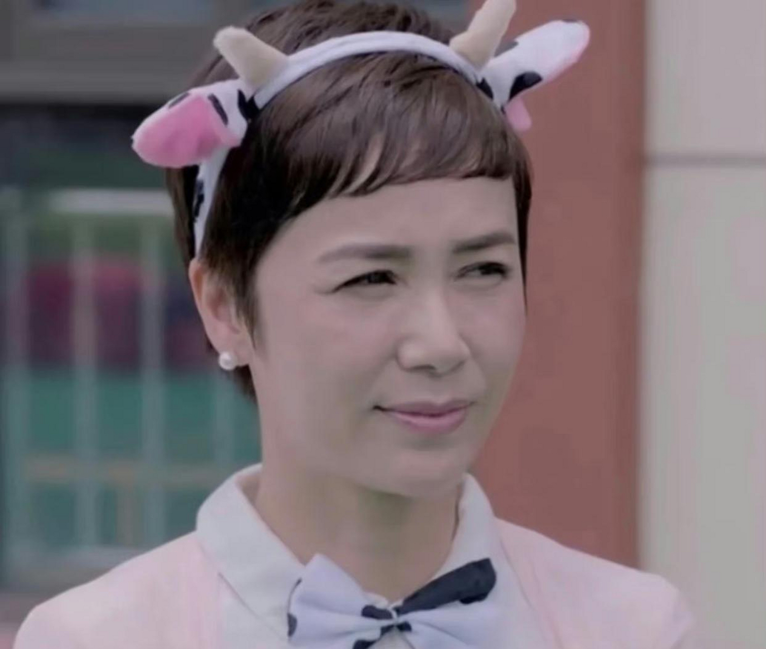 七十岁的刘晓庆,在演少女. 五十岁的蒋雯丽,在演丫头. 四十多的叶璇,