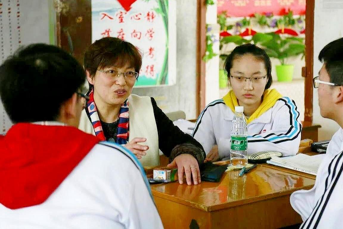 功勋班主任,武汉三中教师,用真情呵护每一位学生的成长