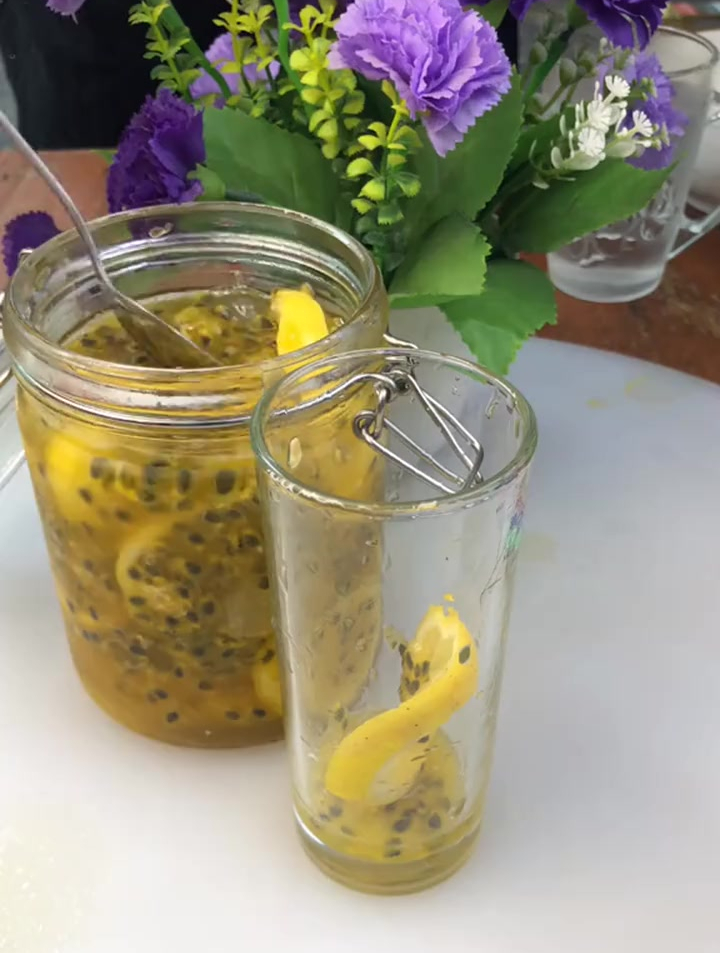 柠檬配上百香果蜂蜜这个夏天让你白白的所有器皿用沸水煮费在用-度小