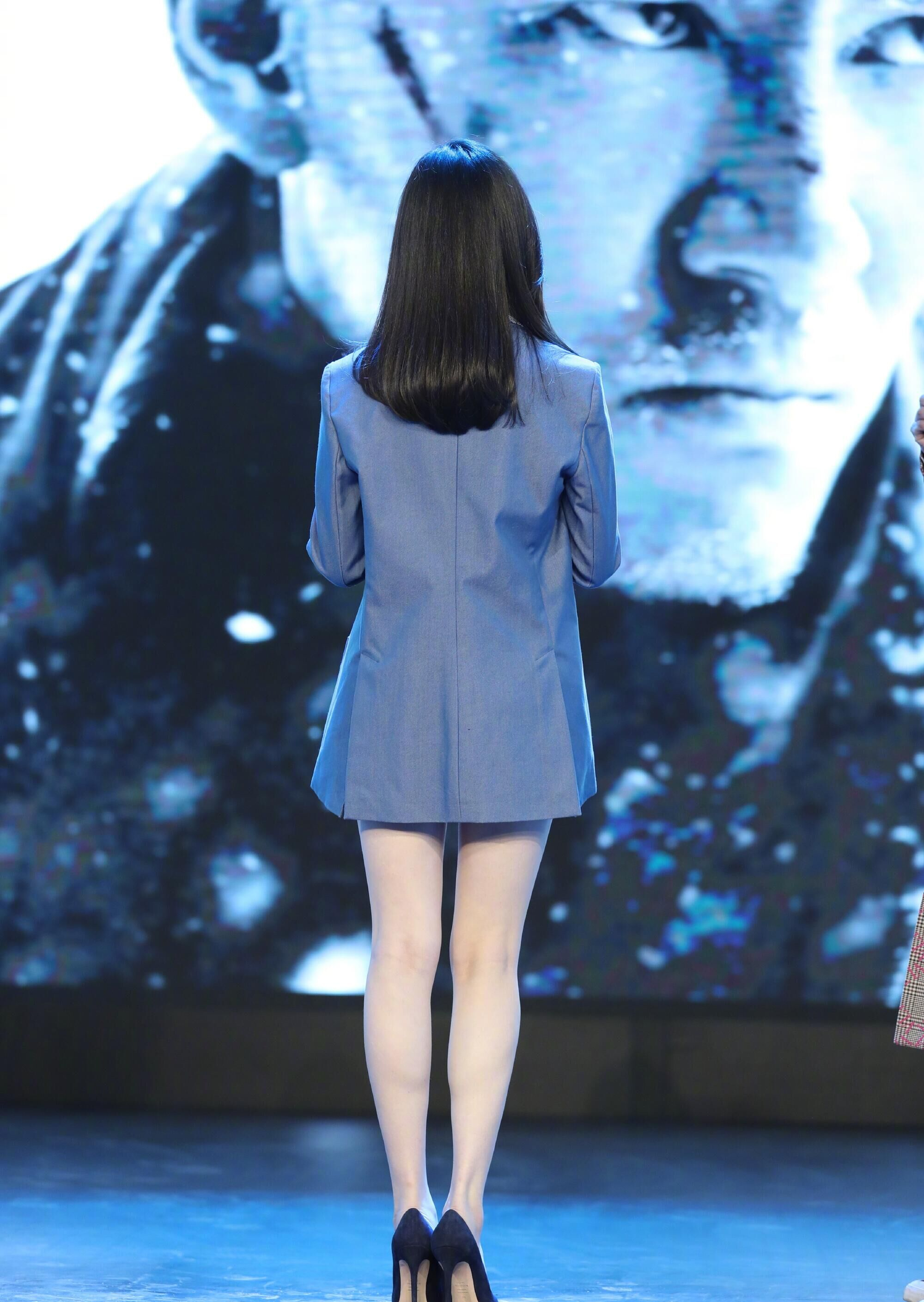 倪妮带火了一种穿搭叫"上面是冬天,下面是夏天",高级又时髦