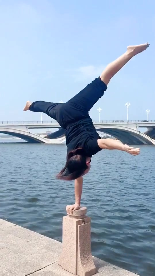 单手倒立 倒立