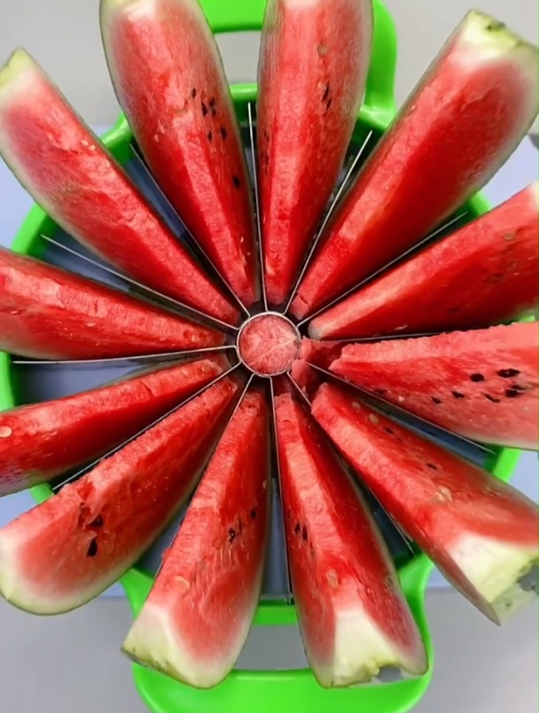 夏天在家吃西瓜,一定要总这个切瓜神器,推荐推荐-度小视