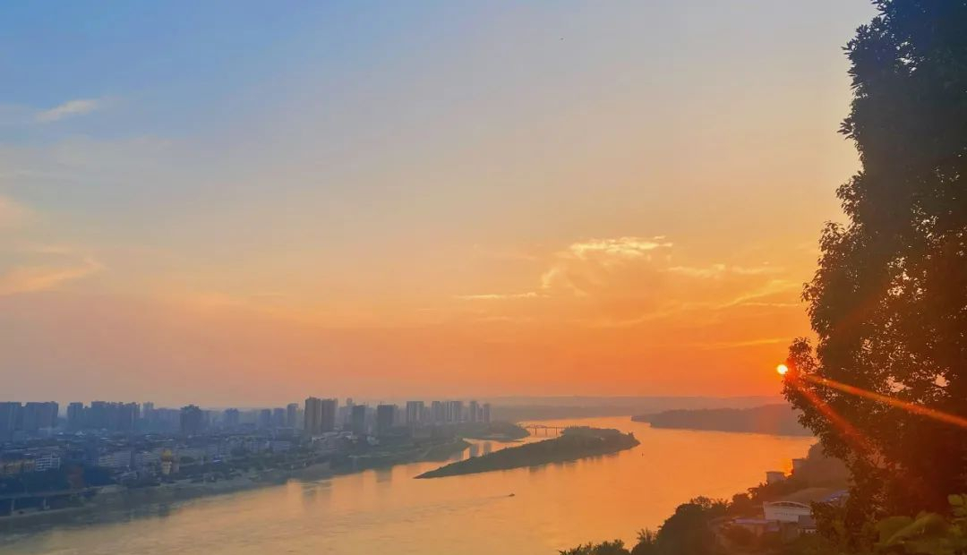 想和你在宜宾,看9999次日落