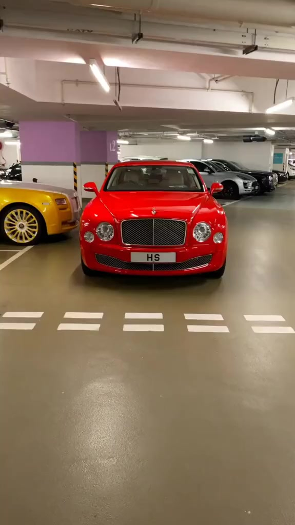 香港贝沙湾骚土豪的宾利慕尚!-度小视