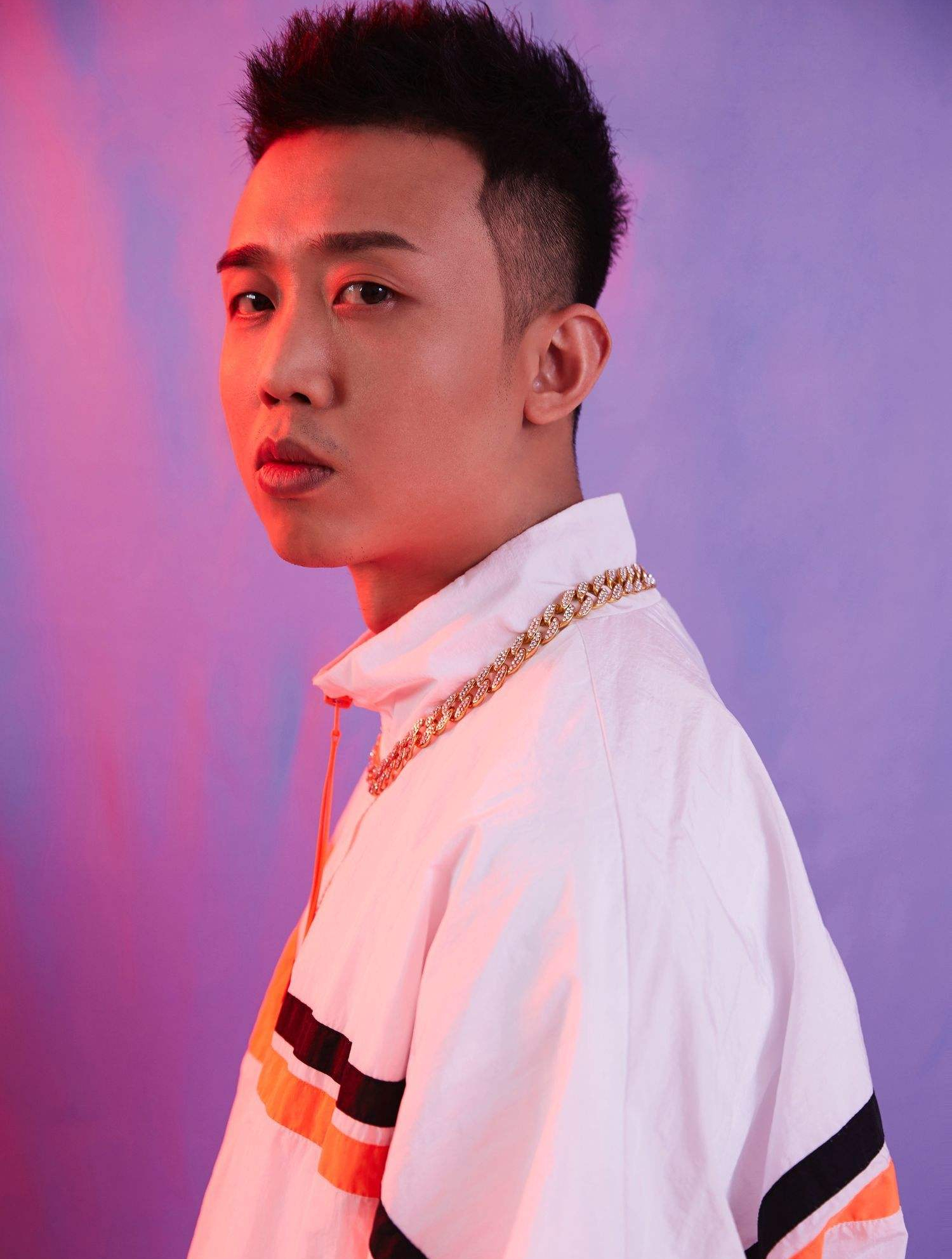 当众自曝嗦粉经历,靠着歪嘴混迹说唱圈,gai的生活有多混乱?-度小视