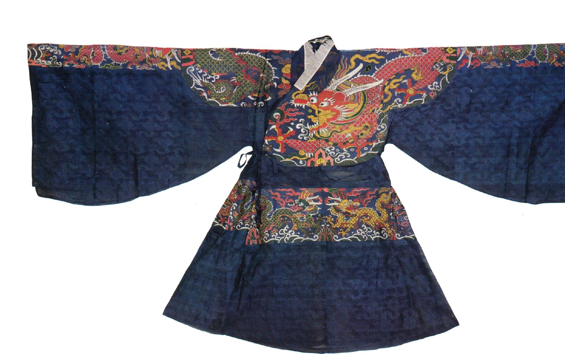 郭麒麟生日,郭德纲送的蟒袍是麒麟服,背后有深意?