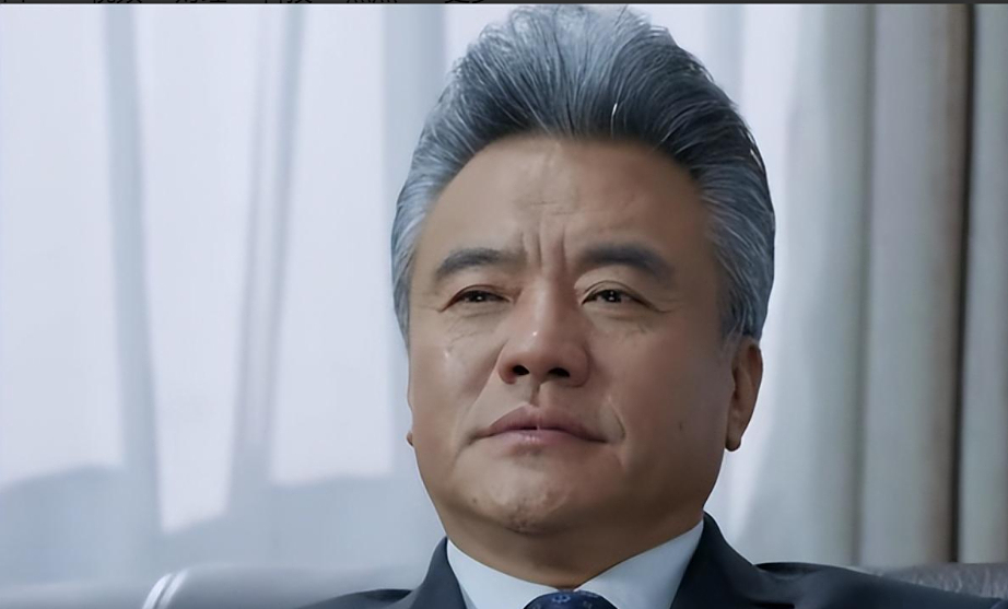 央视反腐剧顶着公鸡头却要演省委副书记谁的审美出了问题