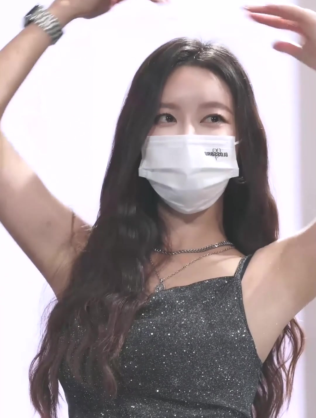 汽车沙龙周,美女车模素衣,精彩视频第4弹,让人怦然心动-度小视