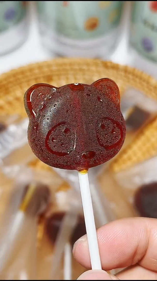 秋梨膏棒棒糖天气那么干燥多吃点梨膏棒棒糖