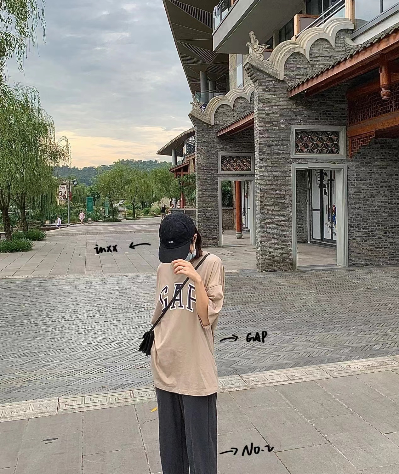 卡其色短袖配什么颜色裤子