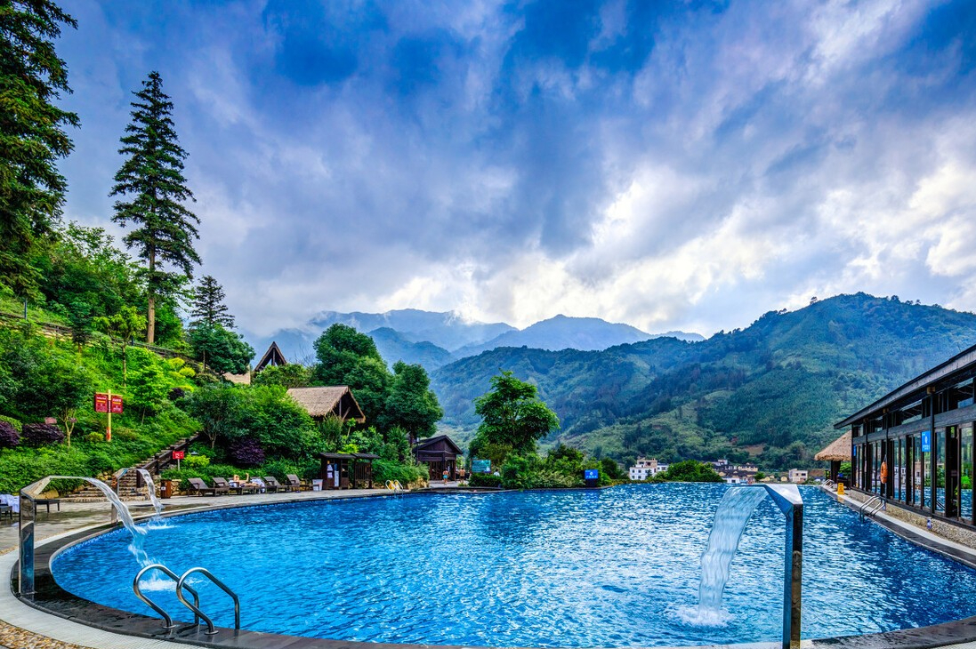 养老就来贺州:是世界长寿市,有天然温泉,四季温和舒适